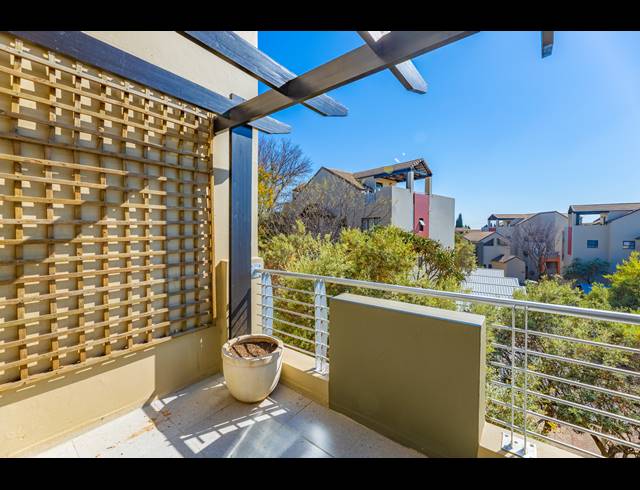 2 BEDROOM APARTMENT FOR SALE IN LONEHILL